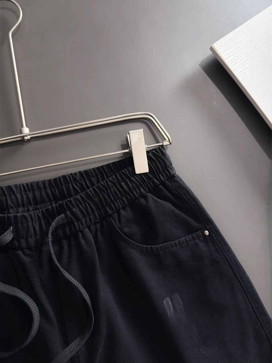 Next day shipment P160 Premium Burberry 2026 Spring/Summer New Arrival elastic band casual shorts, counter-customized fabrics Breathable, high comfort, impeccable details, brand element design concept, reflecting high quality. It feels delicate and soft! It presents a casual cut and the upper body shape is great! Sizes:S-3XL